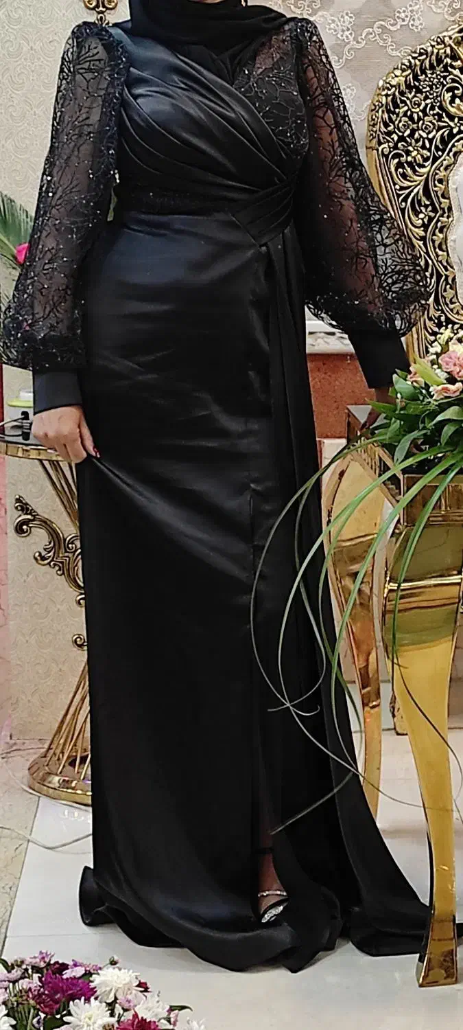 لباس مجلسی|لباس|ری, سیزده آبان|دیوار