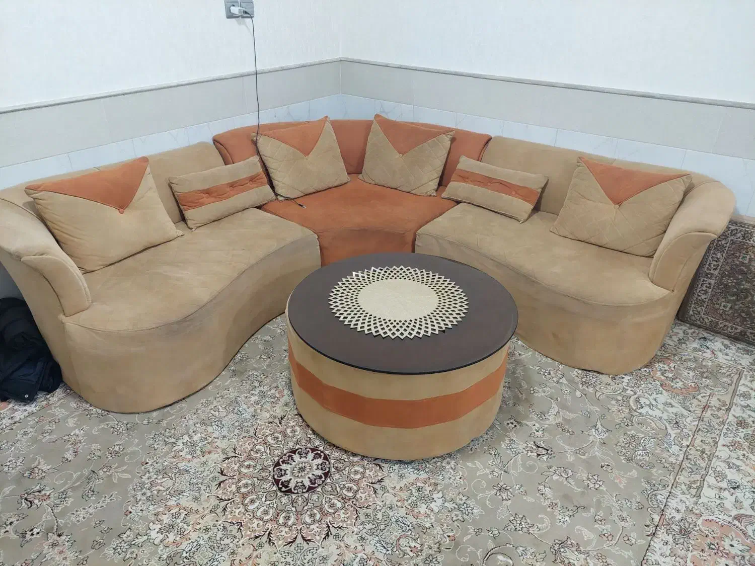 وسایل خانه|مبلمان خانگی و میز عسلی|قم, قلعه کامکار|دیوار