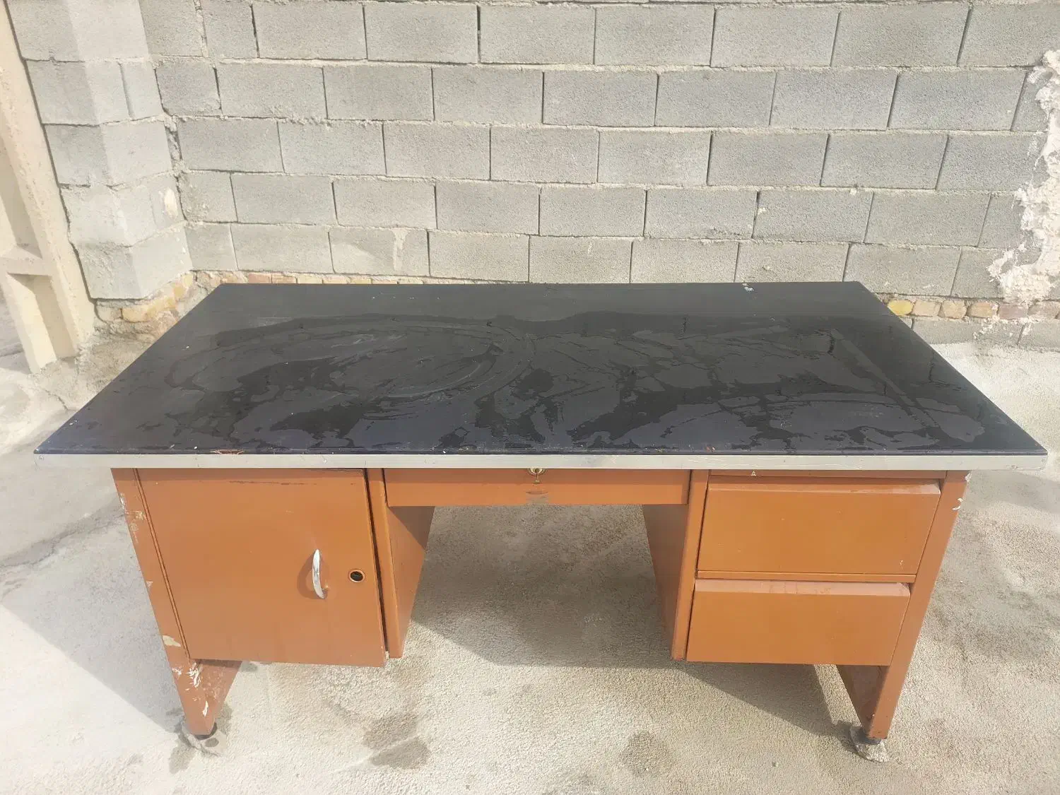 میز بزرگ|میز تحریر و کامپیوتر|خرم‌آباد, |دیوار