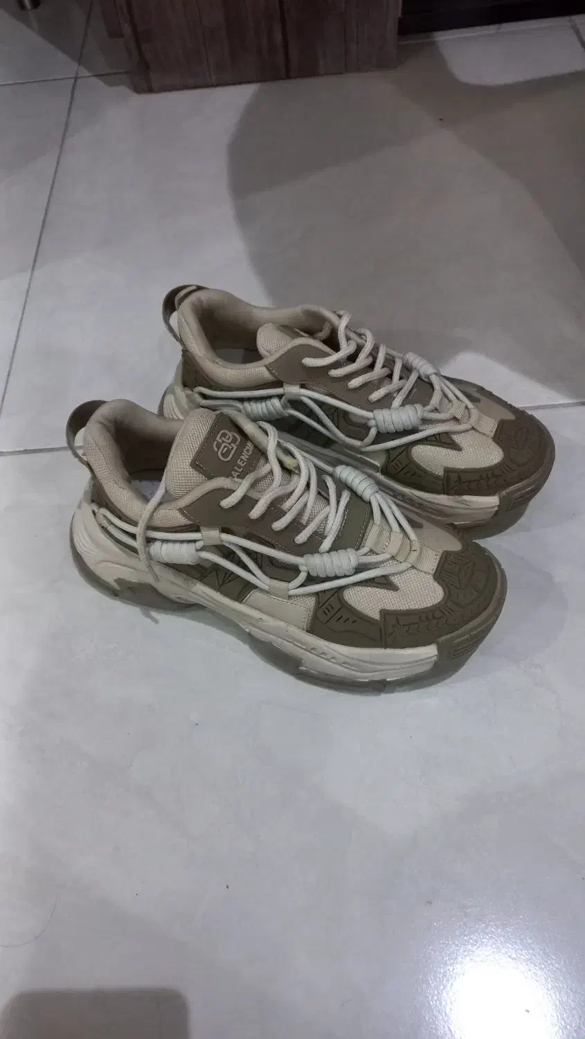 عدد کتانی یکبار پوشیده سایز ۴۰و صندل نو سایز ۳۸|کیف، کفش، کمربند|تهران, چهارصد دستگاه|دیوار