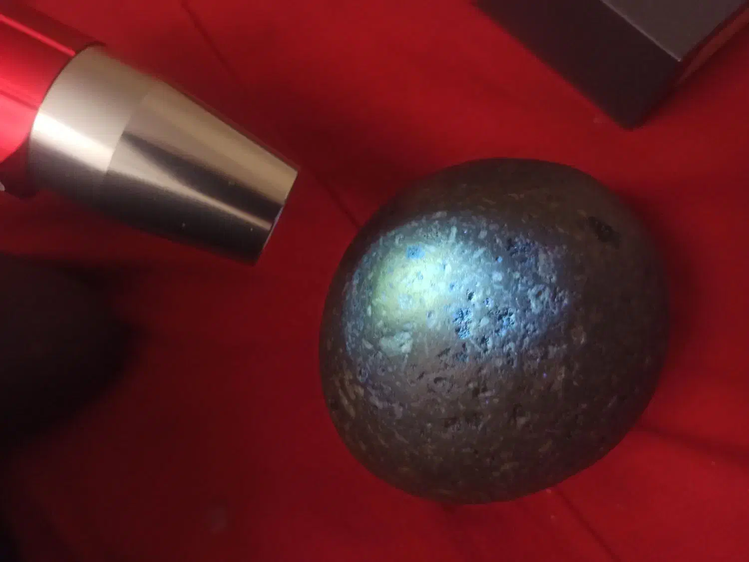 شهاب سنگ بازالت قمری|کلکسیون اشیاء عتیقه|زنجان, |دیوار