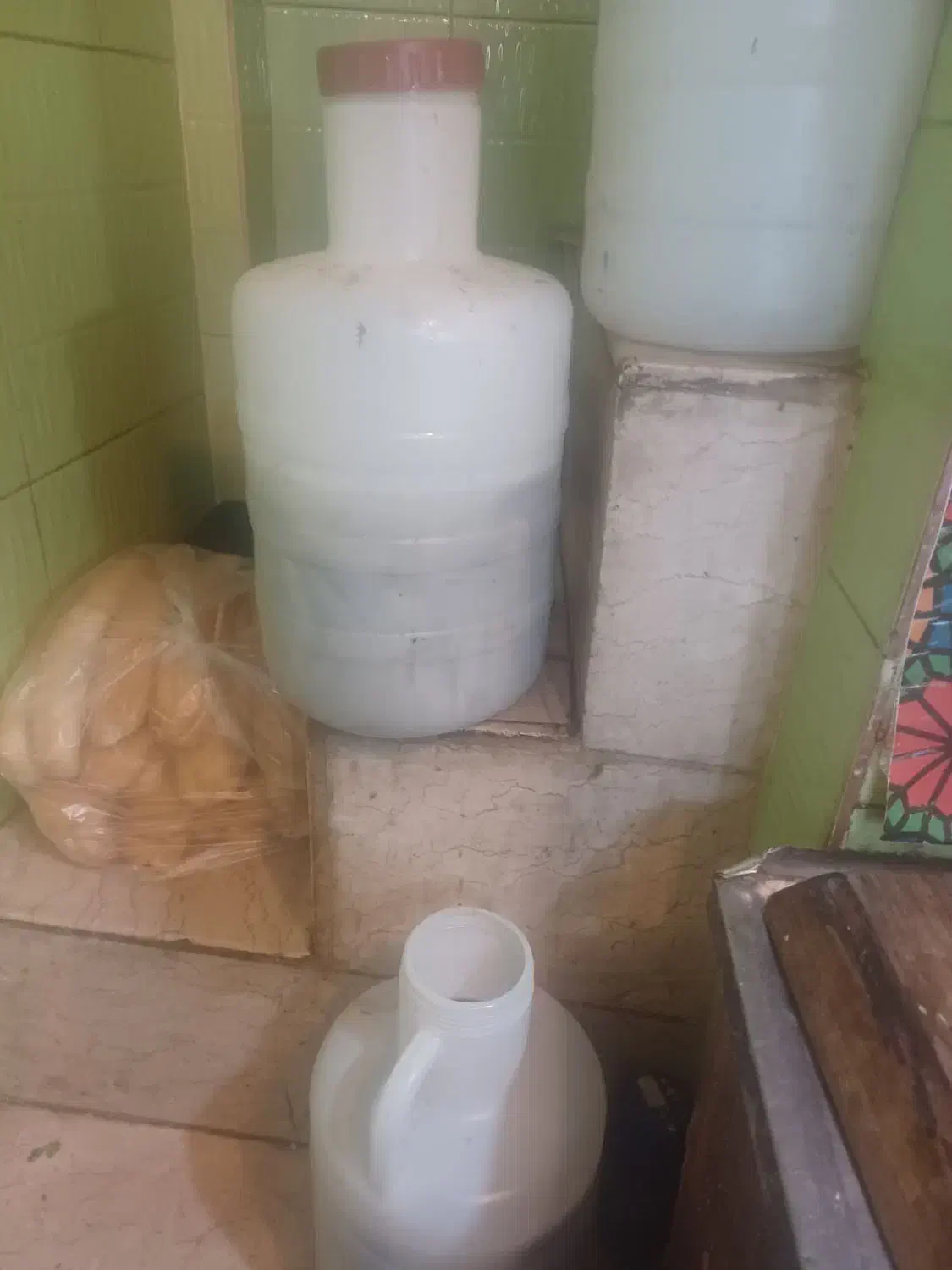 دبه خیار‌ شور|ظروف نگهدارنده، پلاستیکی، یک‌بارمصرف|رشت, گلباغ نماز|دیوار