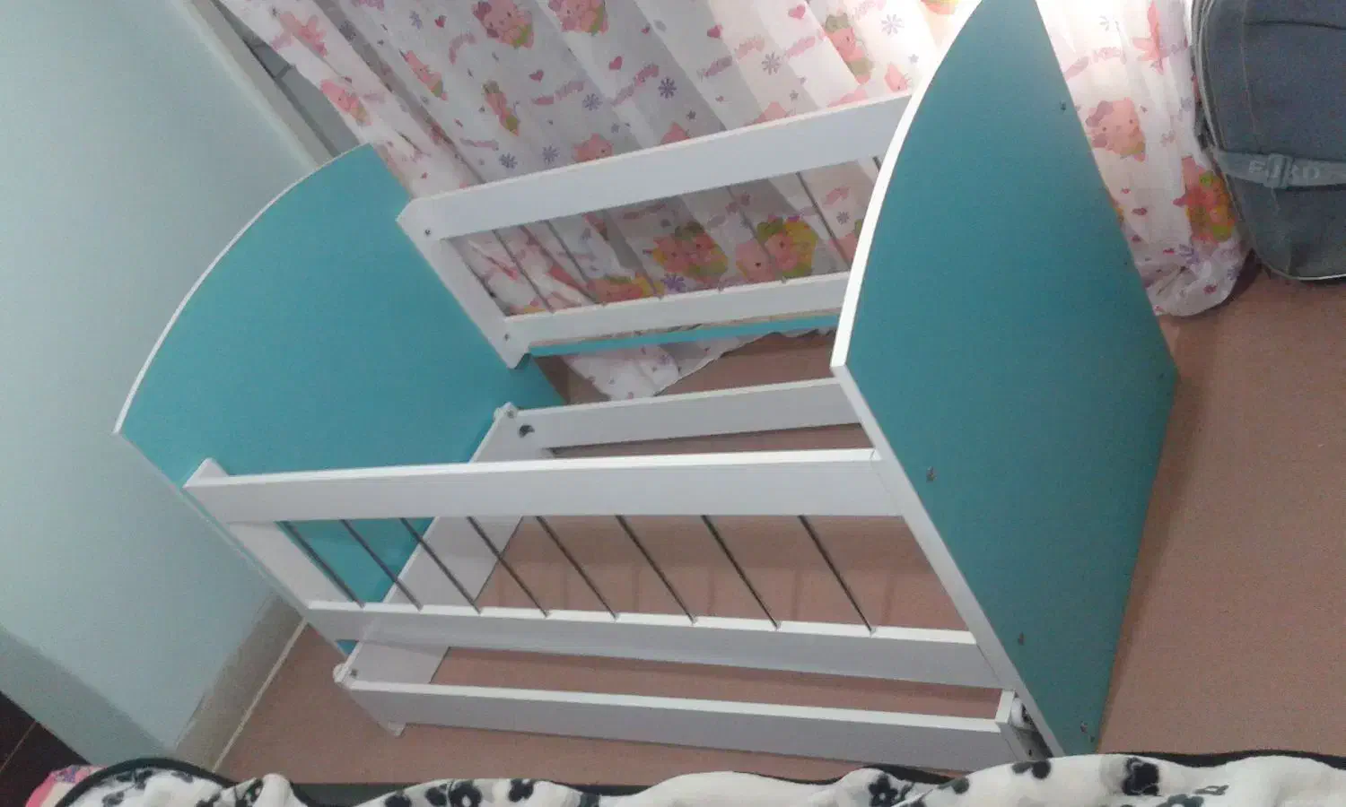 فروش تخت گهواره ای و کمد نوزادی و میز تلوزیون|اسباب و اثاث بچه|شیراز, گویم|دیوار