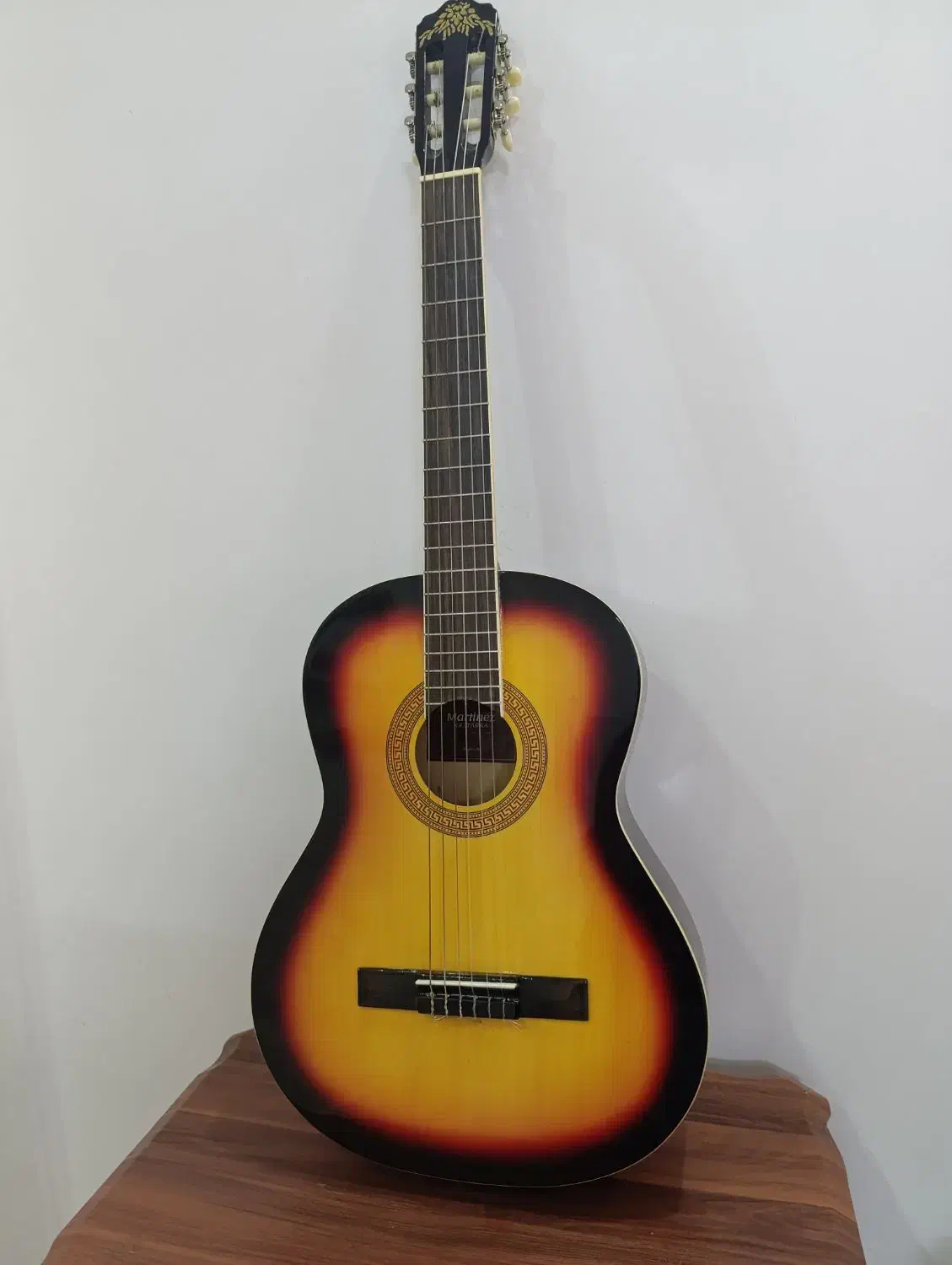 گیتار|گیتار، بیس، امپلیفایر|آشخانه, |دیوار