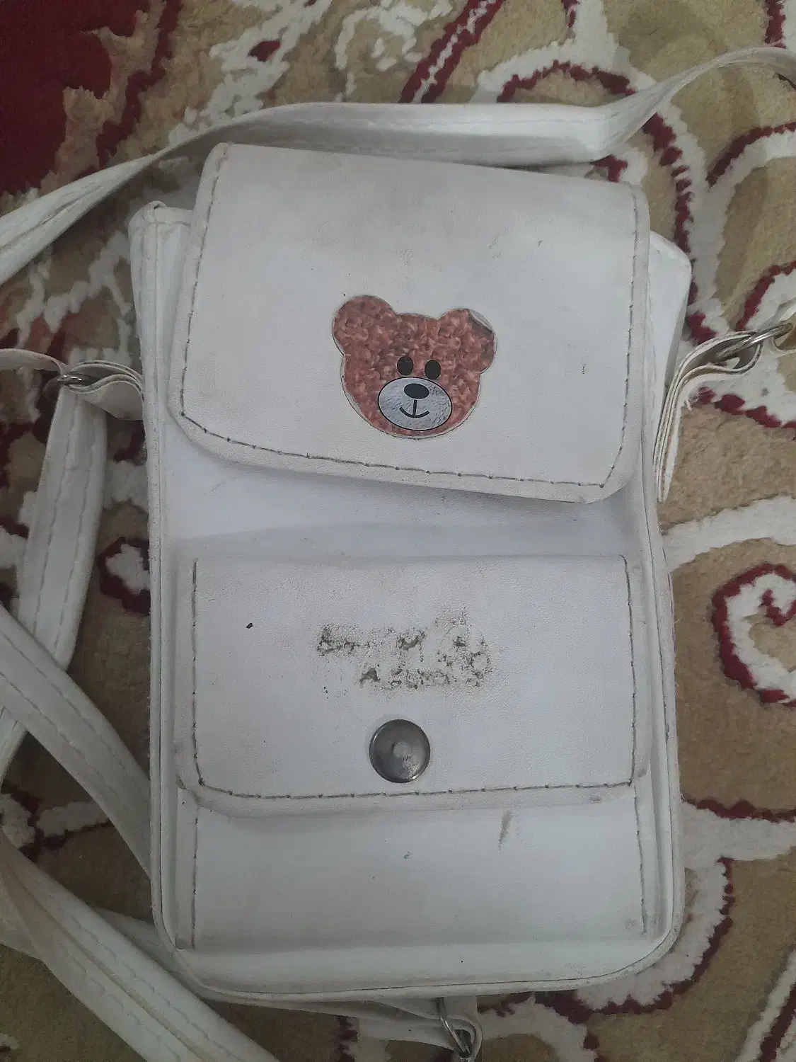 چند عدد کیف|کیف، کفش، کمربند|پیشوا, |دیوار