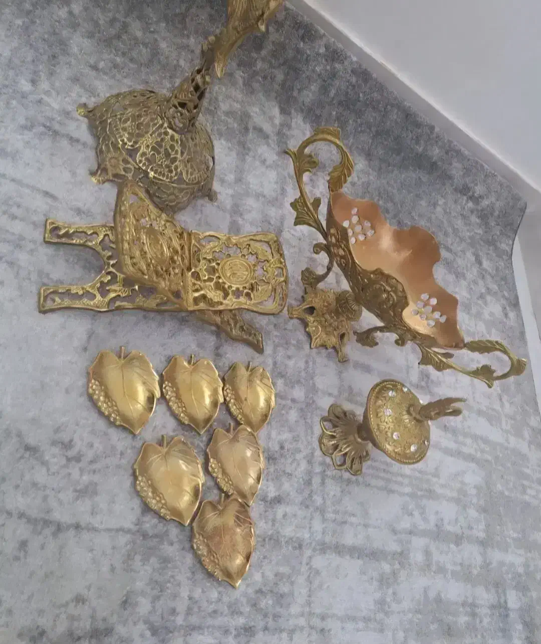 وسایل برنجی|کلکسیون اشیاء عتیقه|بروجرد, |دیوار