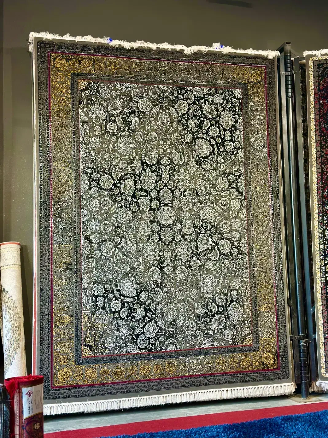 ۷۰۰ شانه ۲۵۵۰ فقط ۶۸۰۰|فرش|شیراز, شهرک گلها|دیوار