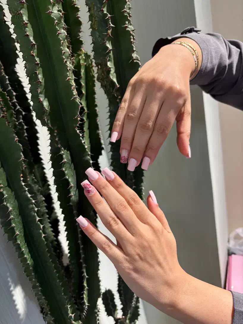 ترمیم ناخن رایگان|خدمات آرایشگری و زیبایی|رشت, گلسار|دیوار