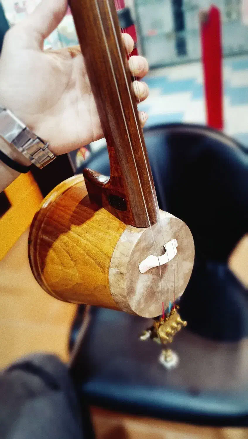 کمانچه درجه یک کاکاوند (پاساژ مرکزی طبقه بالا)|سازهای سنتی|شوش, |دیوار