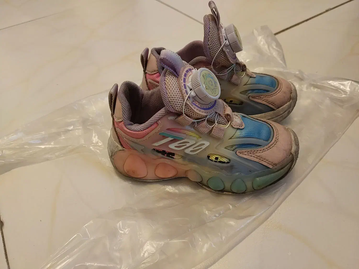 تعدادی کفش|کفش و لباس بچه|تهران, تسلیحات|دیوار