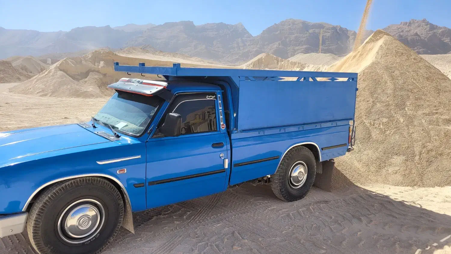 حمل انواع ماسه.خاک باغچه.بادومی.نخودی ماسه بادی|خدمات حمل و نقل|شیراز, دوکوهک|دیوار