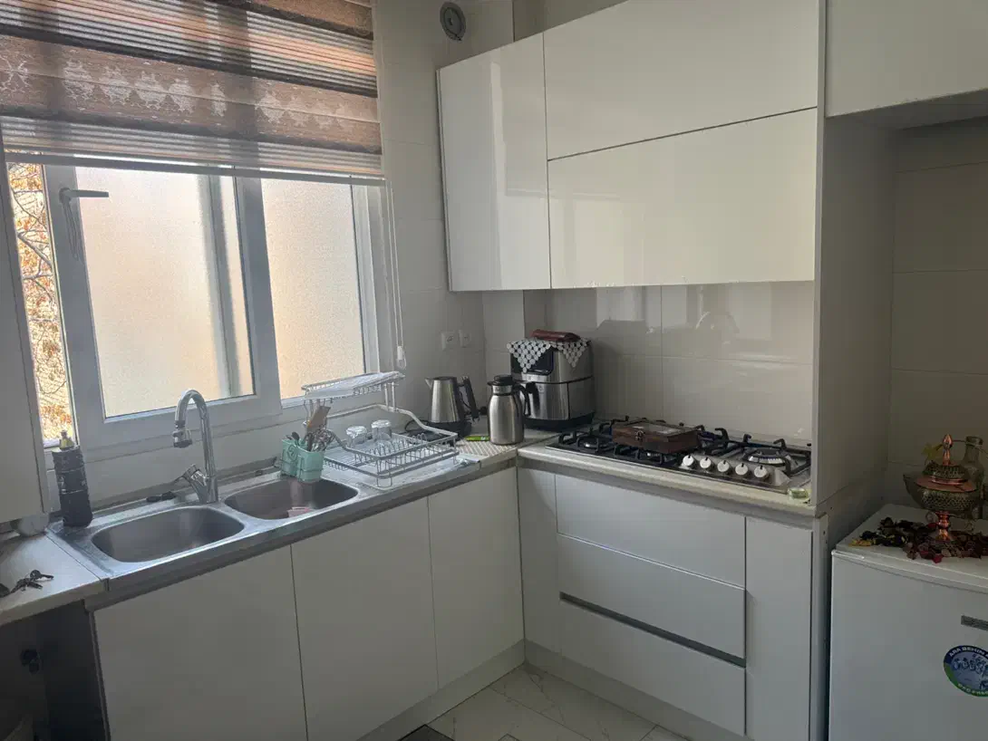 همخونه کارمند و بی حاشیه|اجارهٔ آپارتمان|تهران, آذربایجان|دیوار