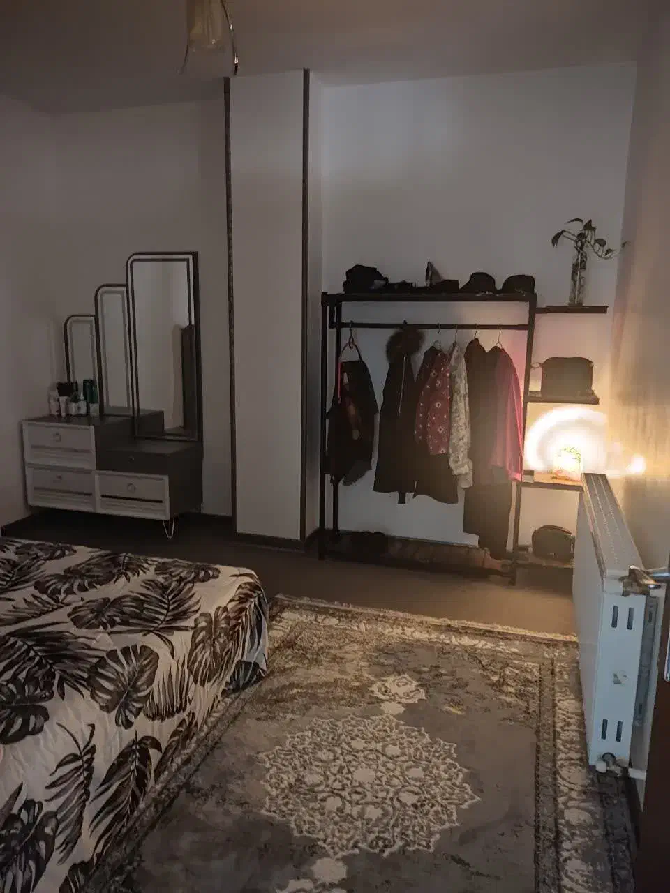 کمد ومیز تحریر|فرش|شهرضا, |دیوار