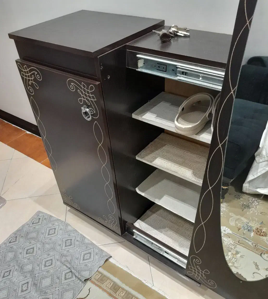 جاکفشی|جاکفشی، کمد، دراور|اندیشه, اندیشه فاز ۱|دیوار