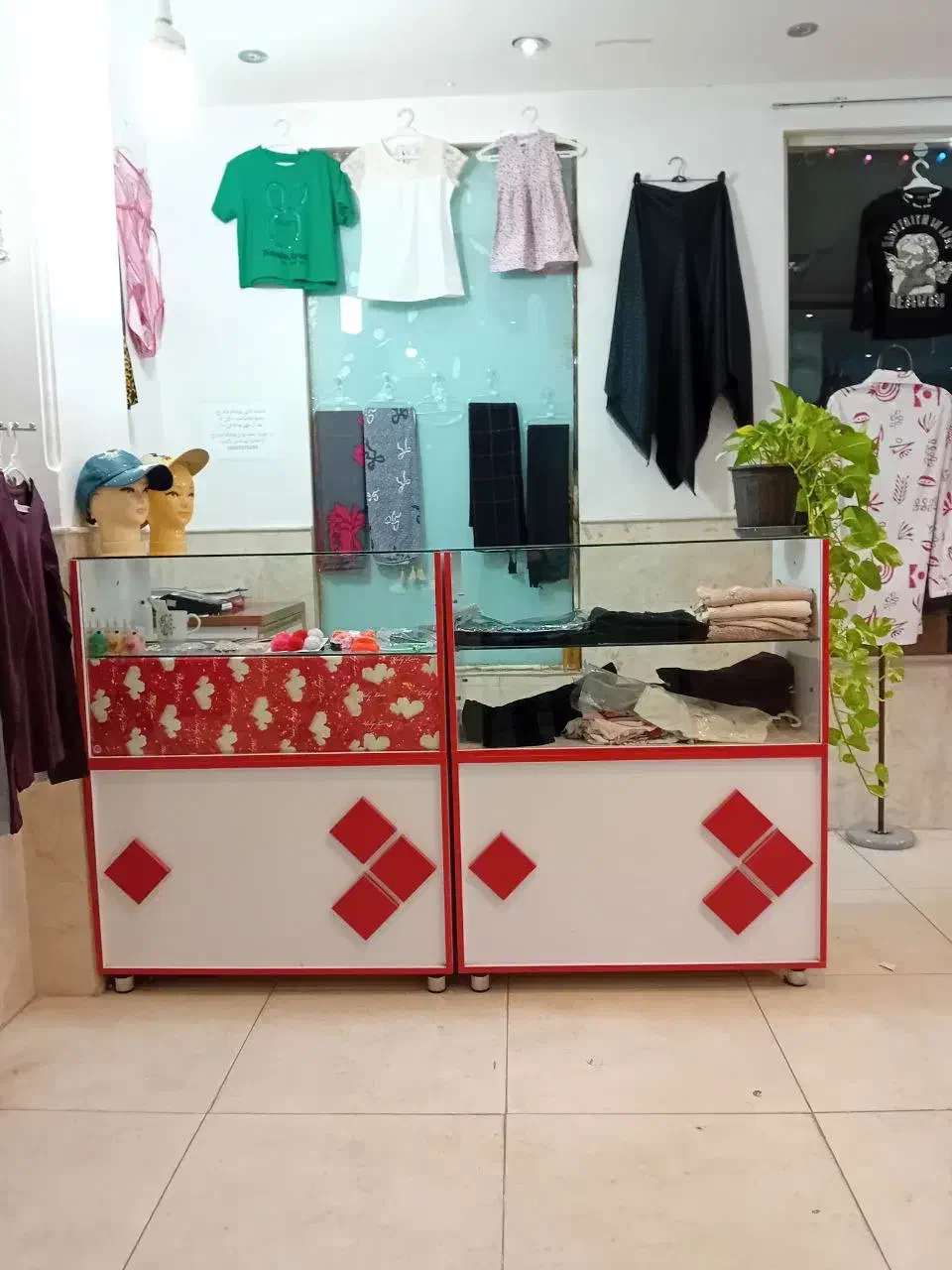 فروش لوازم لباس فروشی/ویترین/مانکن/اتاق پرو/|حراج|قم, پردیسان|دیوار