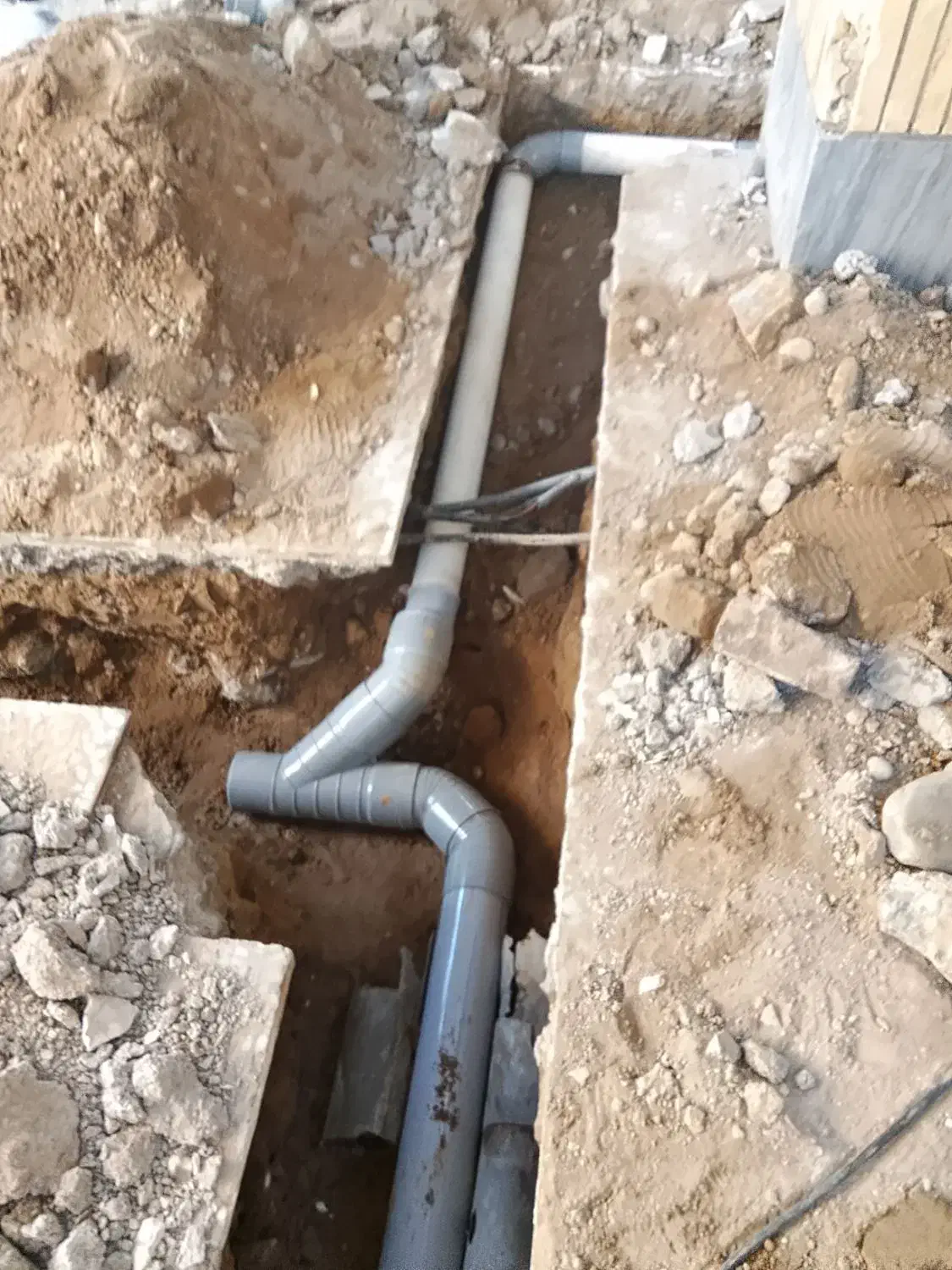 لوله کشی آب و فاضلاب نشتی گیری و کاشی کاری|خدمات پیشه و مهارت|زاهدان, |دیوار