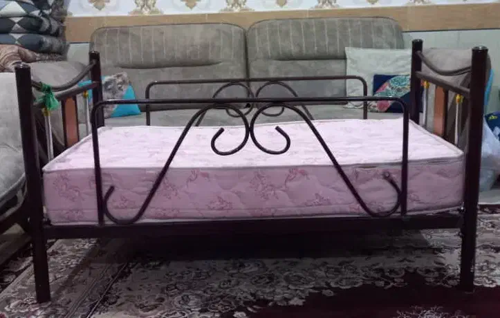 تخت یک نفره|تخت و صندلی بچه|خرمشهر, |دیوار