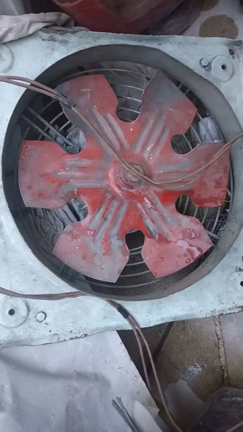 هوا کش یا فن|پنکه و تصفیه‌کنندهٔ هوا|کرج, کوی کارمندان جنوبی|دیوار