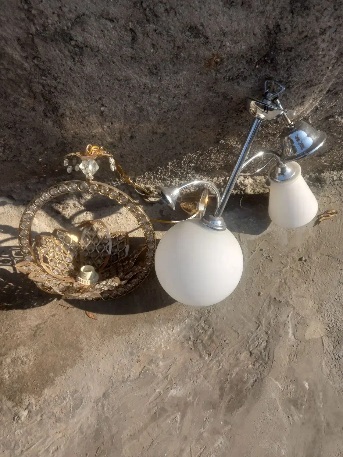 لوستر اشپزخانه یکی لاله هست و دیگری شه شعله|لوستر و چراغ آویز|تبریز, |دیوار