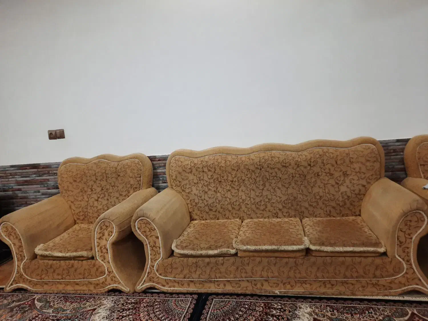 مبل ۷ نفره|مبلمان خانگی و میز عسلی|تربتحیدریه, ده پائین|دیوار