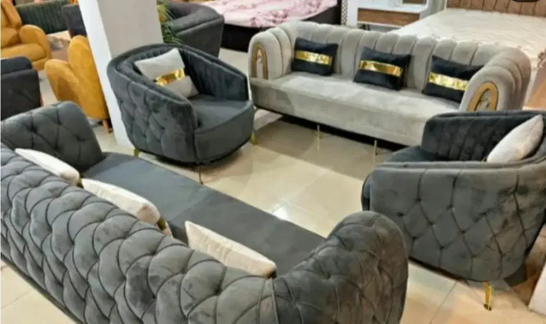 نیازمند یک فروشنده مبتدی خانم و یک حسابدار خانم|استخدام بازاریابی و فروش|شیراز, فرگاز|دیوار