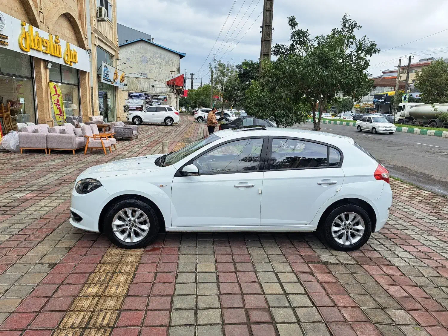 برلیانس 320اتومات 94بدون رنگ|خودرو سواری و وانت|رشت, شهرک شهید مفتح|دیوار