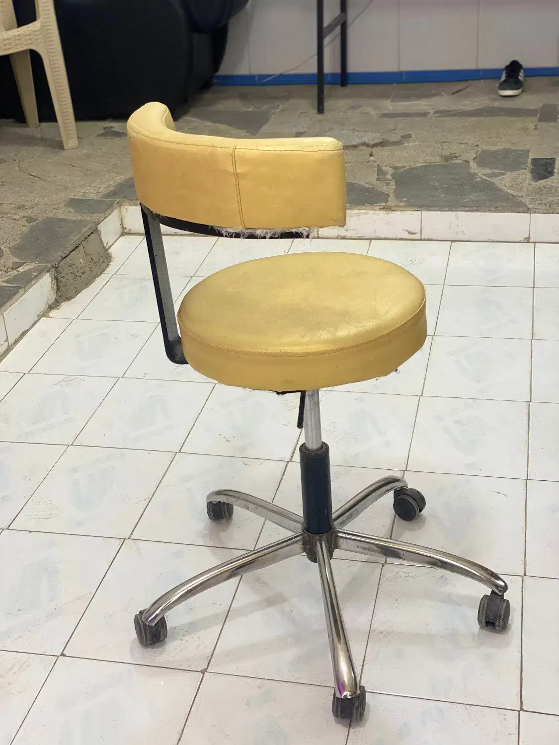 تجهیزات سالن زیبایی|آرایشگاه و سالن‌های زیبایی|میاندوآب, |دیوار