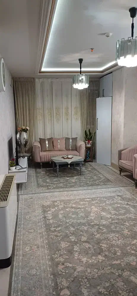 یک جفت لوستر پیانو|لوستر و چراغ آویز|اصفهان, بهارستان (مخابرات)|دیوار