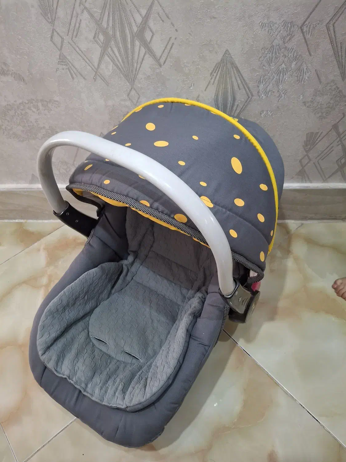 کریر نو نو|کالسکه و لوازم جانبی|مشهد, انقلاب|دیوار