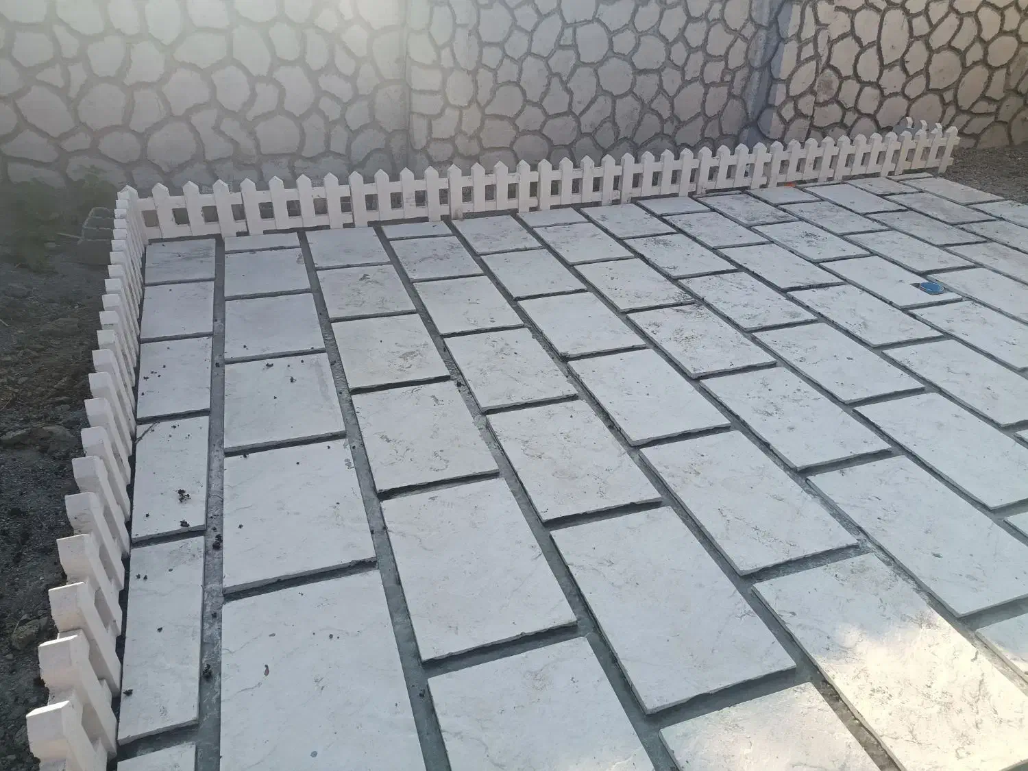 سیمان کاری طرح سنگ،محوطه سازی،واش بتن و..|خدمات پیشه و مهارت|سیاهکل, |دیوار