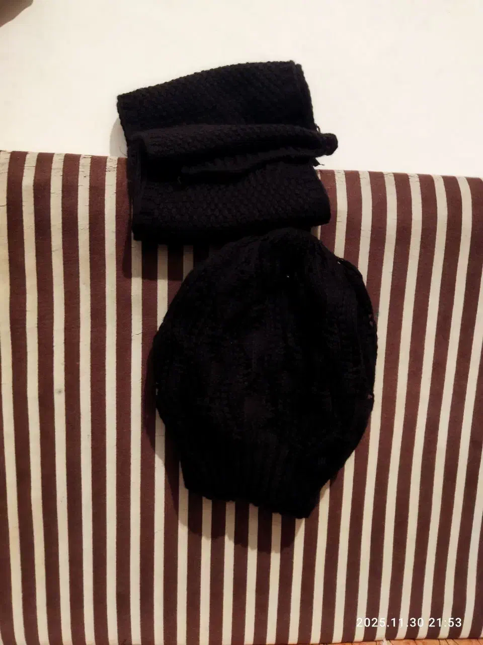 تعدادی وسیله خانگی ولباس|لباس|جوانرود, |دیوار