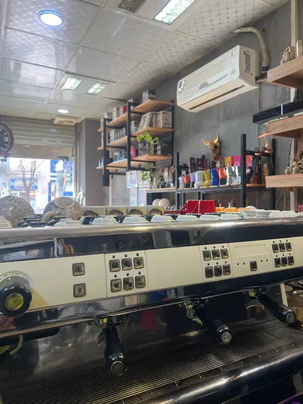 نیازمند خانوم برای کار در کافه|استخدام خدمات فروشگاه و رستوران|اراک, |دیوار