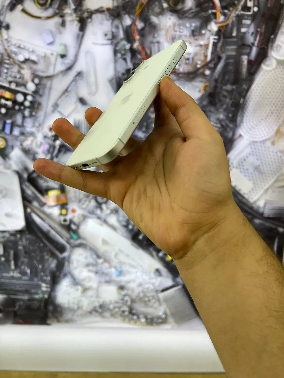 ایفون ۱۶ ۱۲۸رنگ سفید حافظه ۱۲۸بسیار تو تمیز|موبایل|اصفهان, مفتح|دیوار