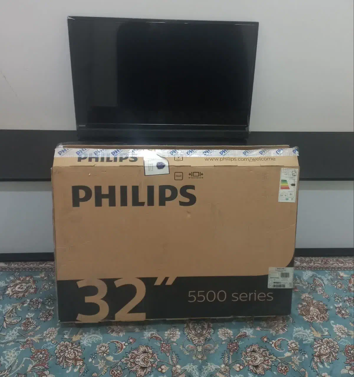 تلویزیون|تلویزیون و پروژکتور|قم, پشت انبار نفت|دیوار