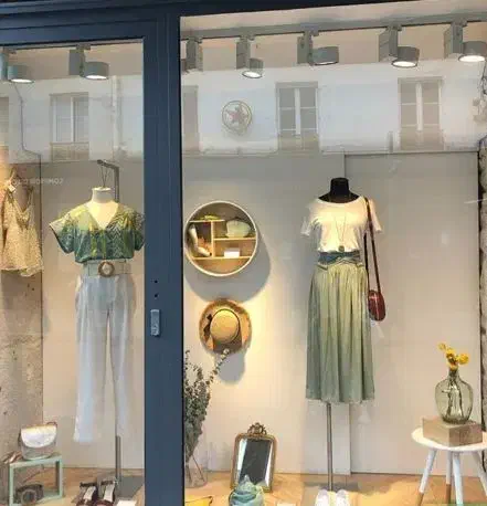 استخدام فروشنده بوتیک زنانه|استخدام بازاریابی و فروش|بندر دیر, |دیوار