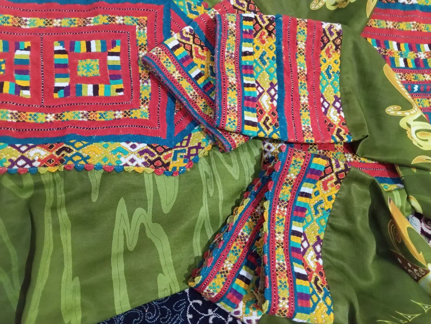 زیاستین همراه لباس ۱تومن|لباس|زاهدان, |دیوار