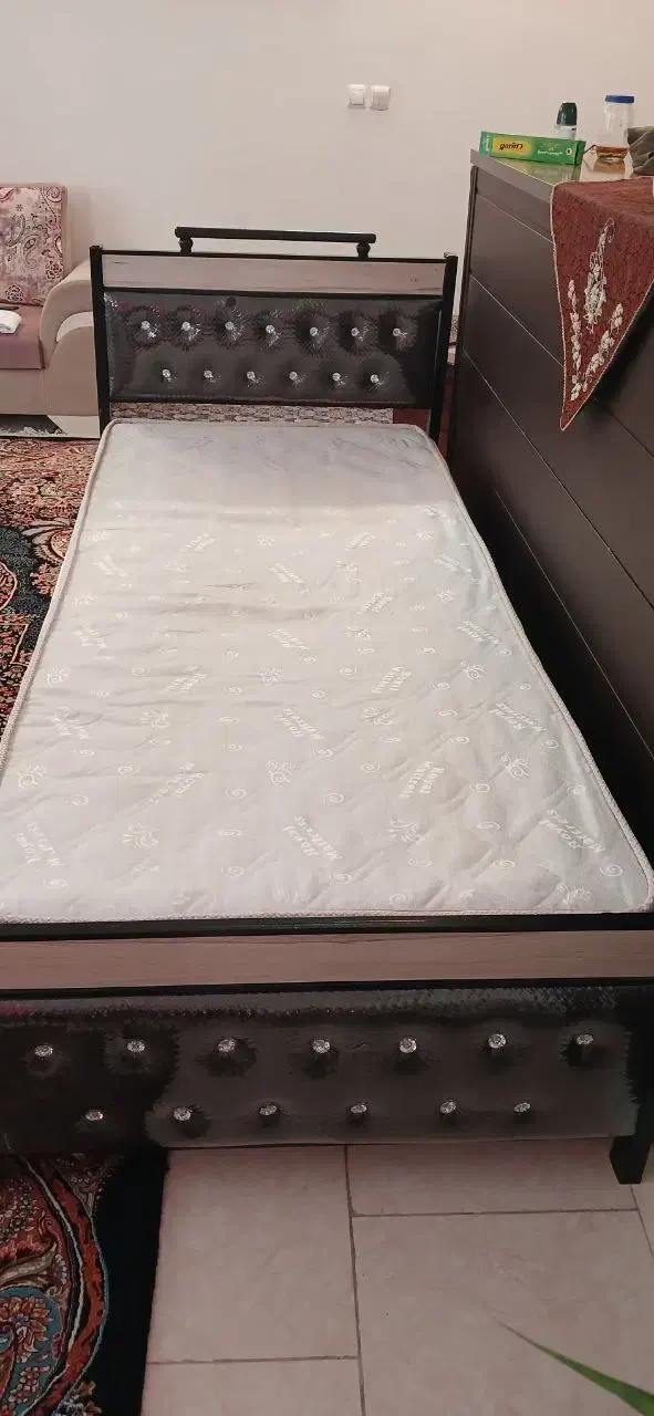 تخت یکنفره|تخت و سرویس خواب|گلبهار, شهر جدید گلبهار|دیوار