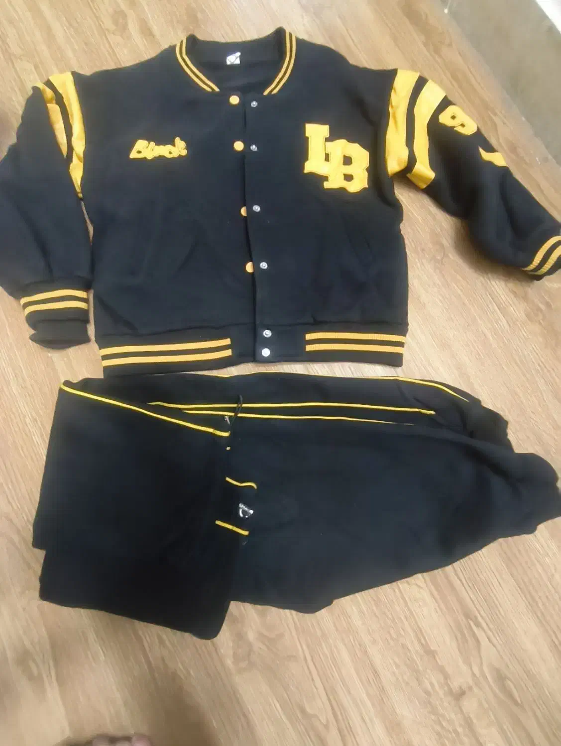 تعدادی سویشرت شلوار پسرانه 8تا 12سال در حد نو نو|کفش و لباس بچه|ری, شهید غیوری (ابن باویه)|دیوار