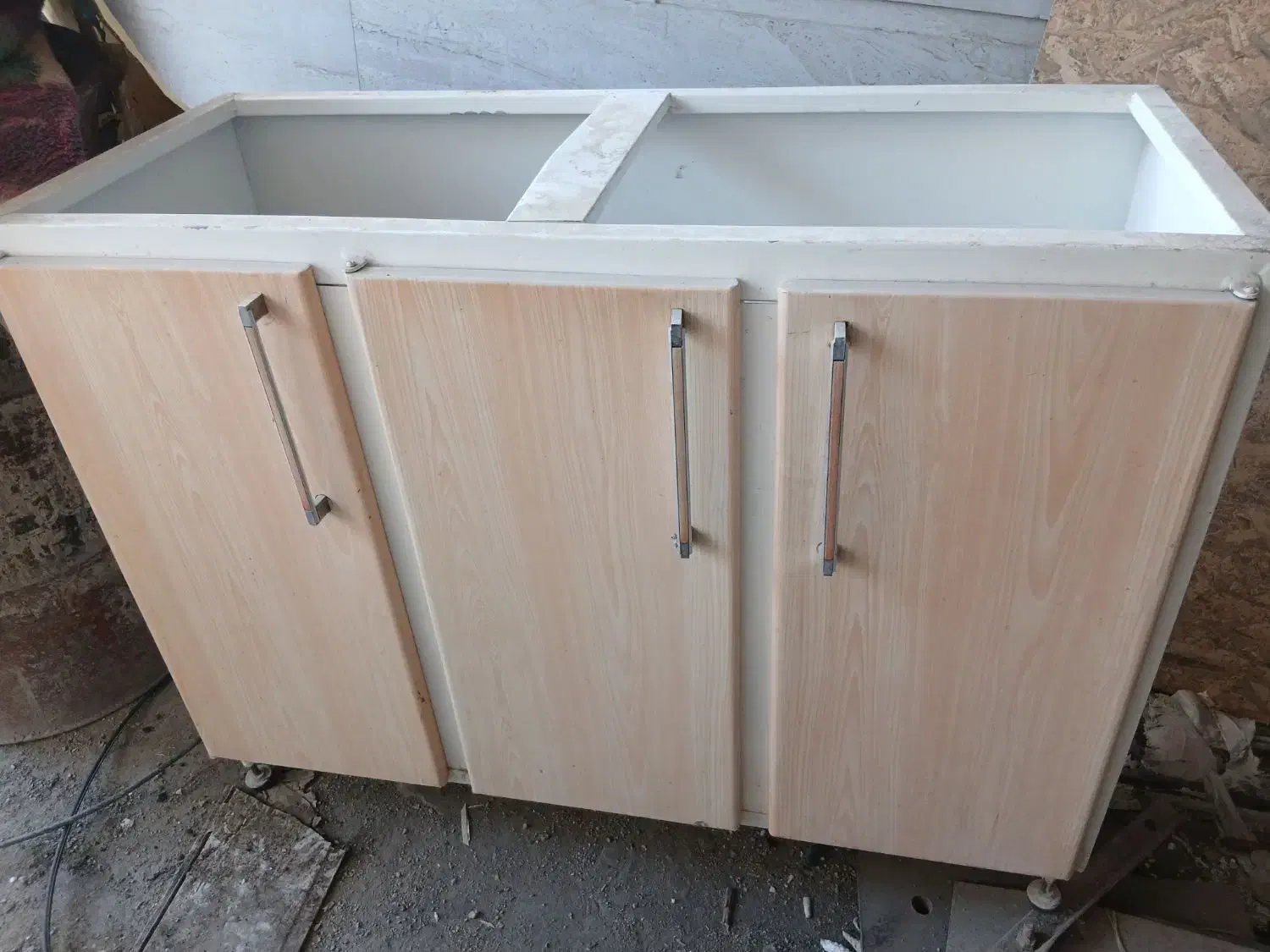 کابینت بسیار تمیز و بدون زنگ زدگی|مصالح و تجهیزات ساختمان|دهدشت, |دیوار