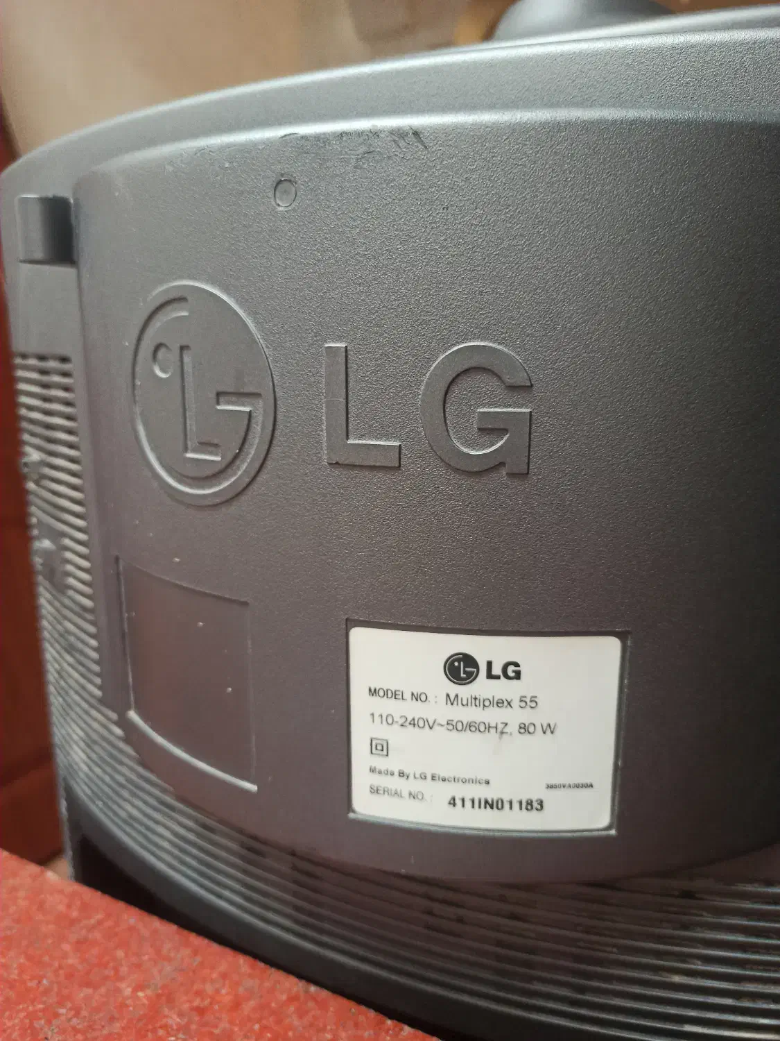 فروش تلویزیون ال جی به همراه زیر تلویزیونی|تلویزیون و پروژکتور|نورآباد ممسنی, |دیوار