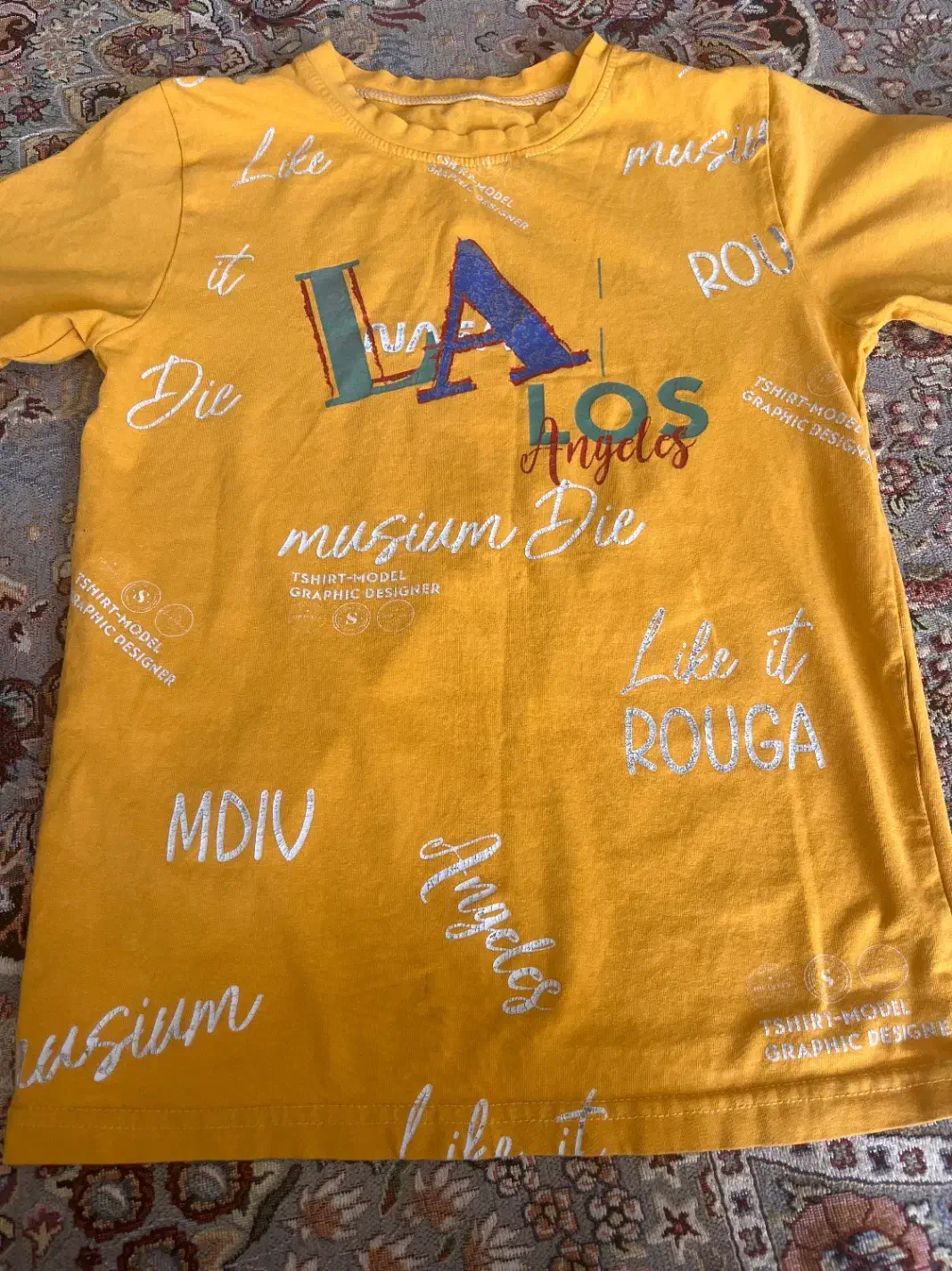 لباس|لباس|برزک, |دیوار