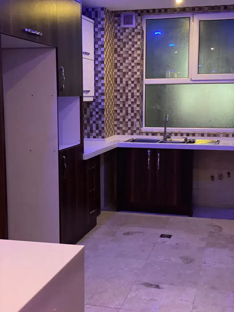 میدان قبا۱۱۳متر۲خواب سالن بزرگ لوکیشن تاپ