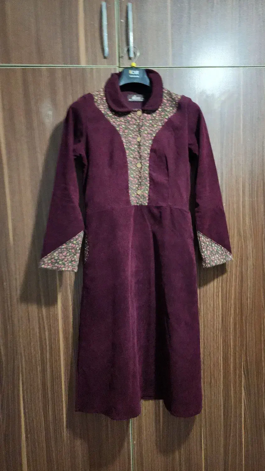 پیراهن مخمل کبریتی|لباس|رشت, سعدی (تختی)|دیوار