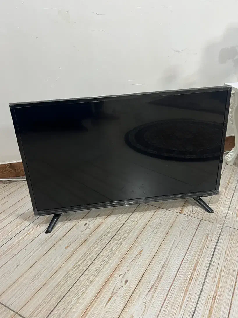 تلوزیون صفحه شکسته هایسنس|تلویزیون و پروژکتور|فومن, |دیوار