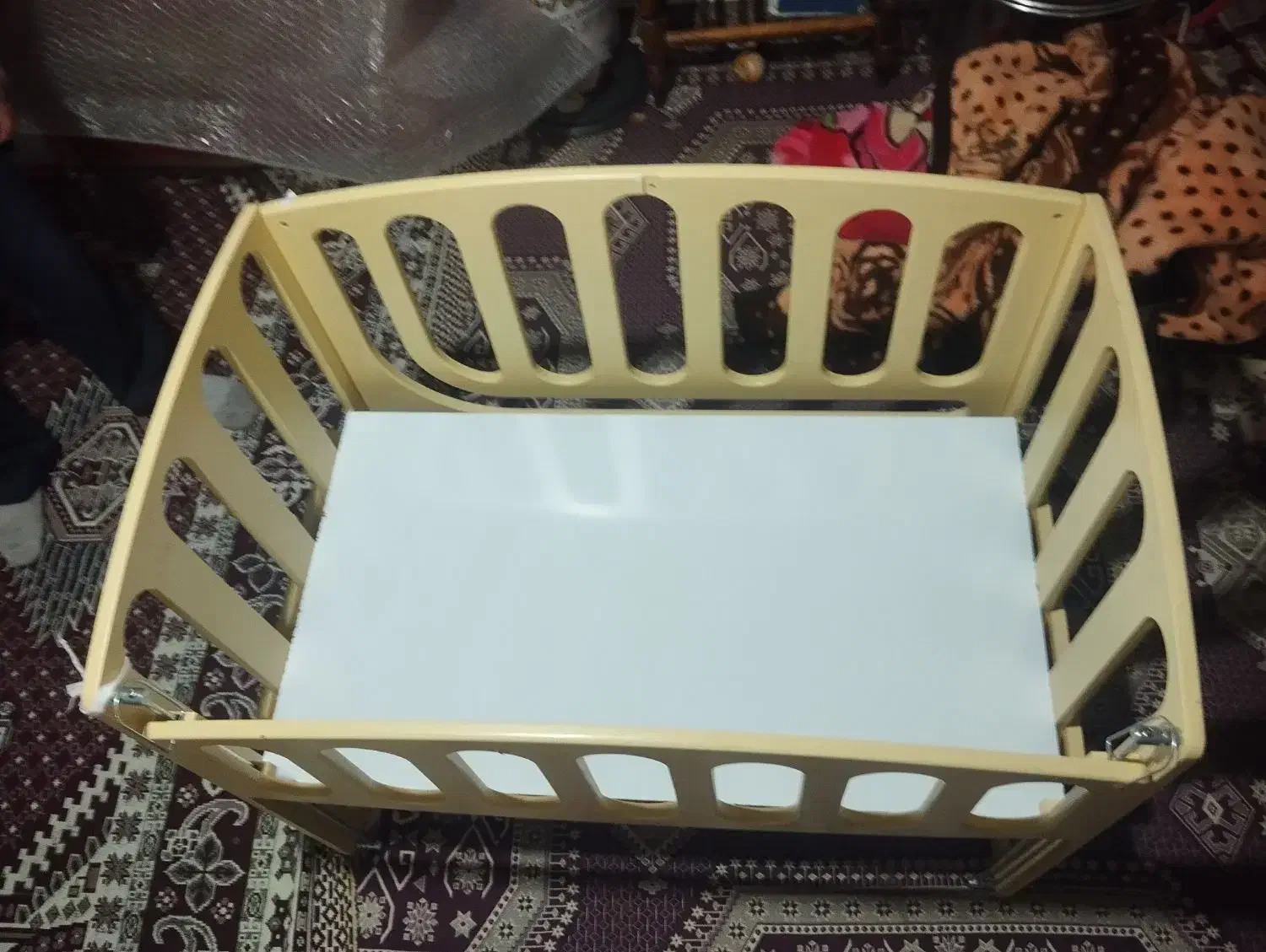 تخت خواب بچه نو سالم|تخت و صندلی بچه|زنجان, |دیوار