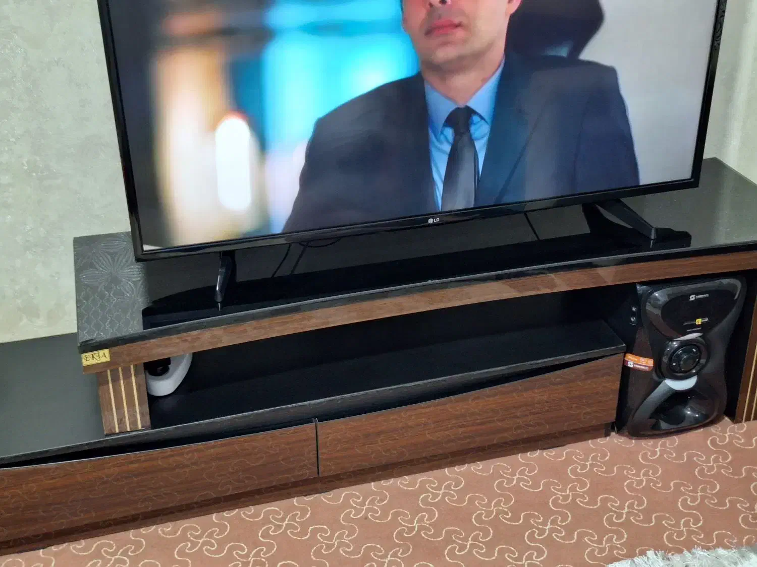 زیر تلویزیون تمیزو درحدنو|میز تلویزیون|لامرد, |دیوار