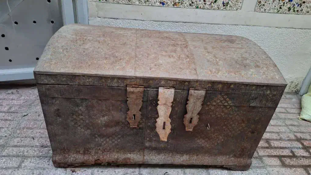 صندوقچه قدیمی و زیبا|کلکسیون اشیاء عتیقه|لاهیجان, فیاض|دیوار