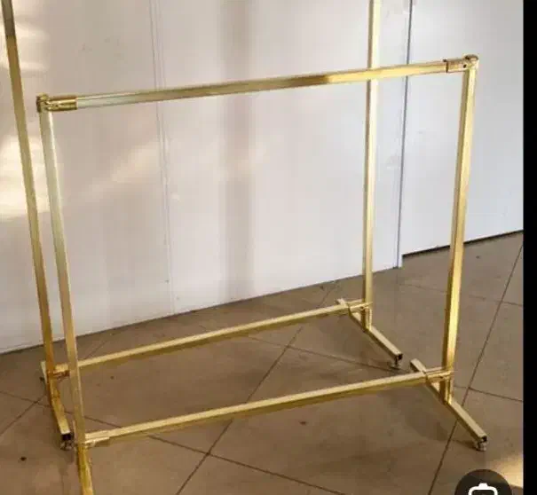 رگال طلایی|بندرخت و رخت‌آویز|قرچک, زیبا شهر|دیوار