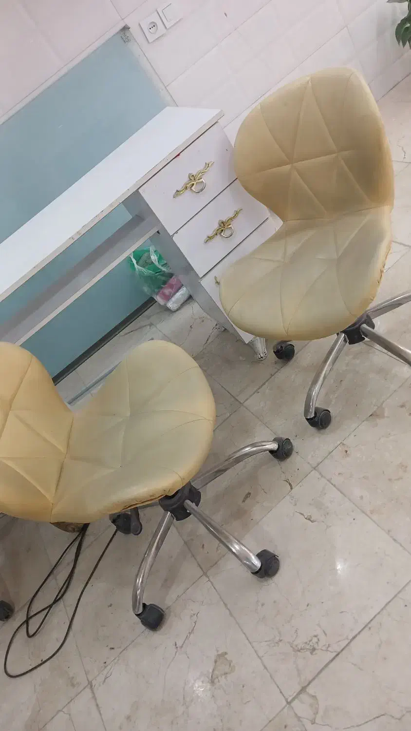 لوازم آرایشگری میزوصندلی ناخن|آرایشگاه و سالنهای زیبایی|شهریار, کهنز|دیوار