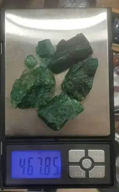 زمرد کلمبیا 450 قیراط|جواهرات|صدرا-فارس, فاز ۱|دیوار